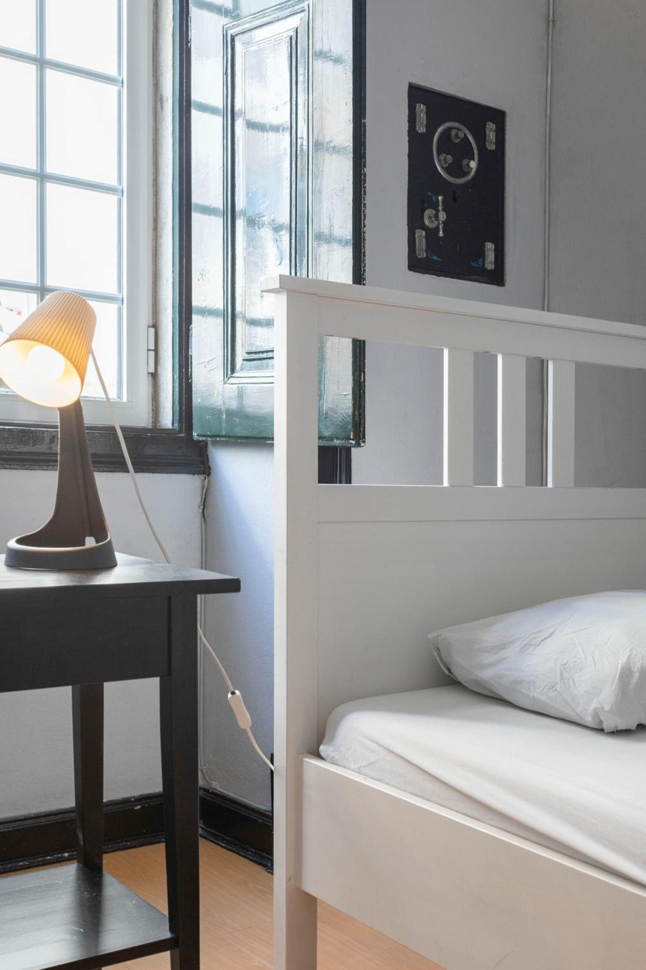 Le Penguin Hostel Фару Экстерьер фото