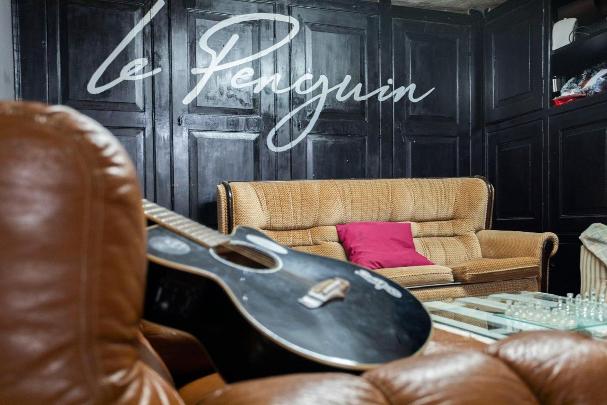 Le Penguin Hostel Фару Экстерьер фото