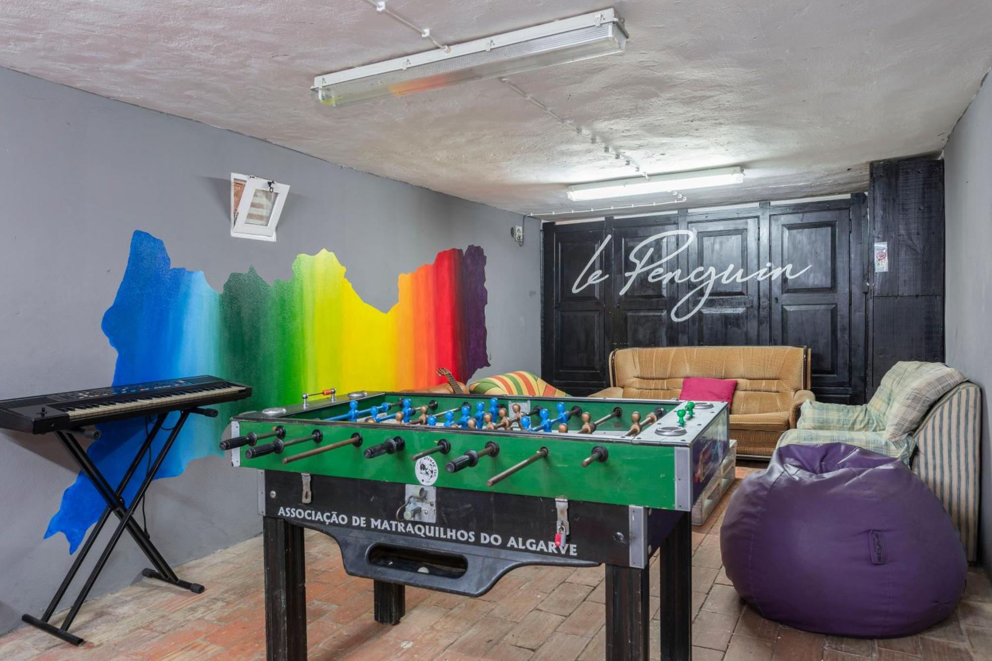 Le Penguin Hostel Фару Экстерьер фото
