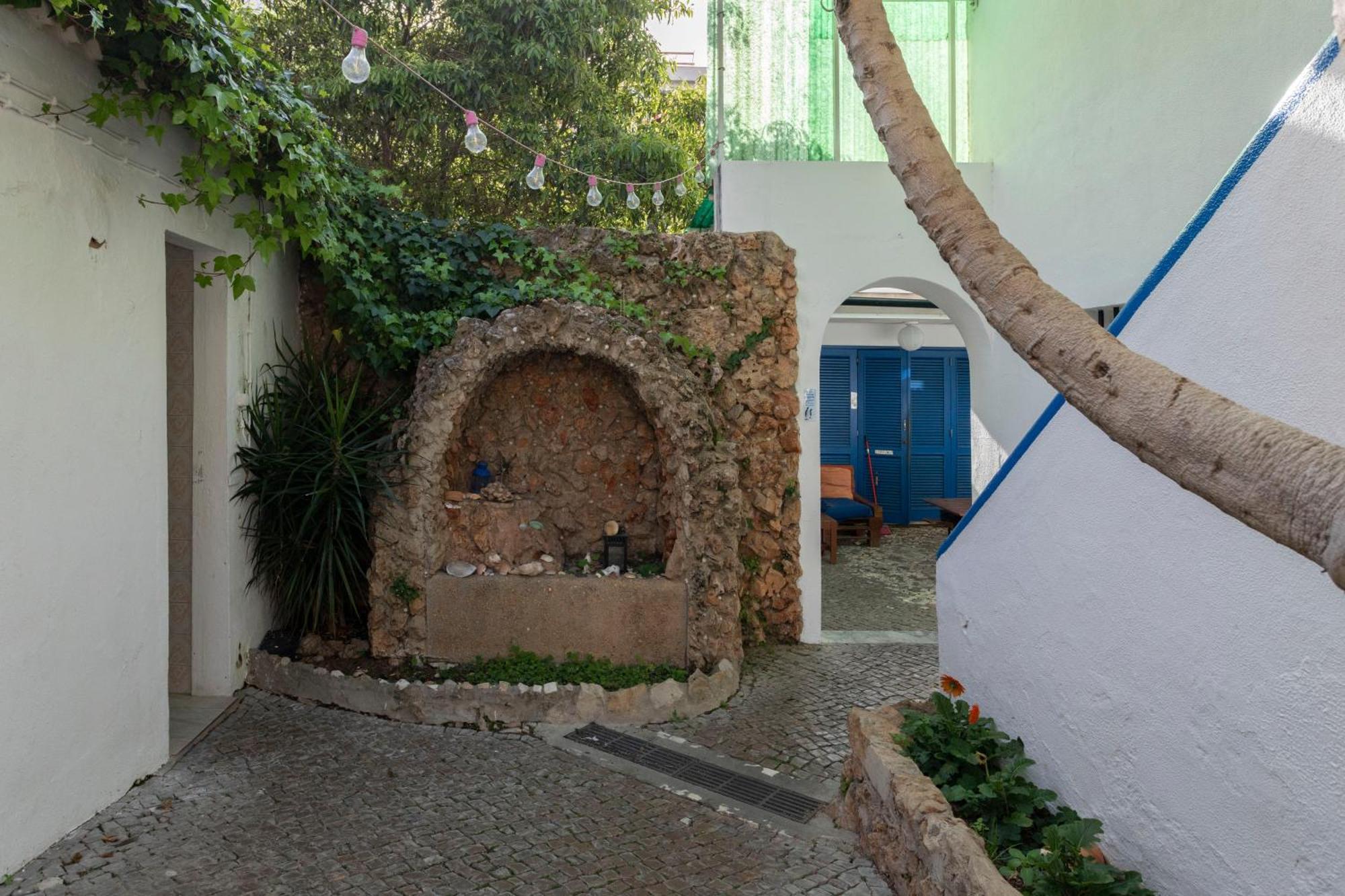 Le Penguin Hostel Фару Экстерьер фото