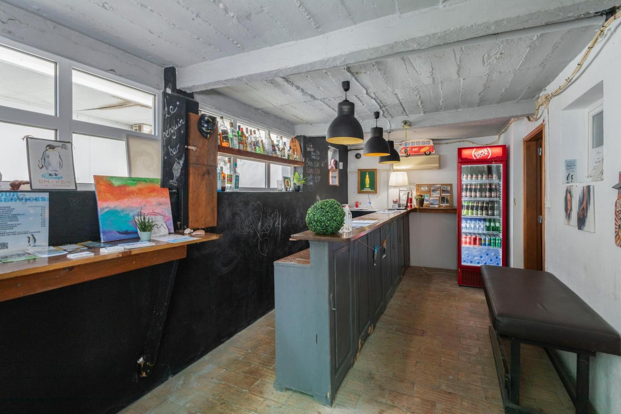Le Penguin Hostel Фару Экстерьер фото