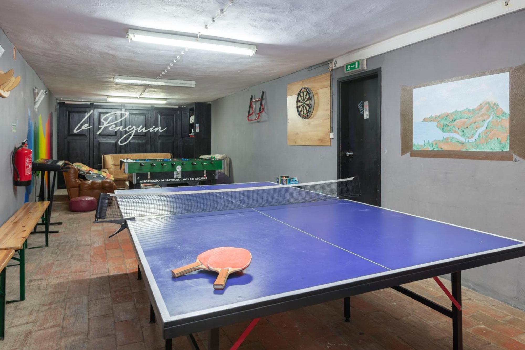 Le Penguin Hostel Фару Экстерьер фото